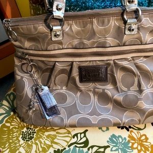 LCoach -large zippered bag - USED